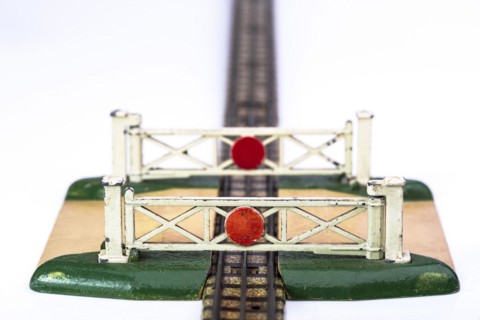 Toy level crossing gates