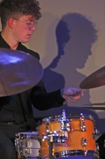 Jazz drummer Lucas Rauch from the Gerold Heitbaum Quartet in concert