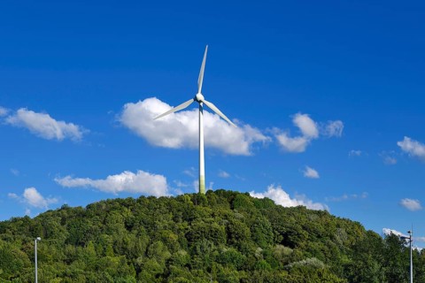 Wind turbine on the Muellberg in Froettmaning