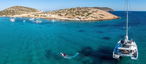 Departure by motorboat