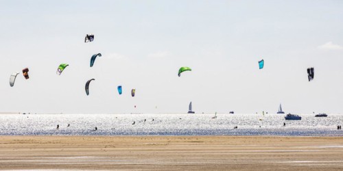 Group of kitesurfers kitesurfing in the Bay of Arcachon