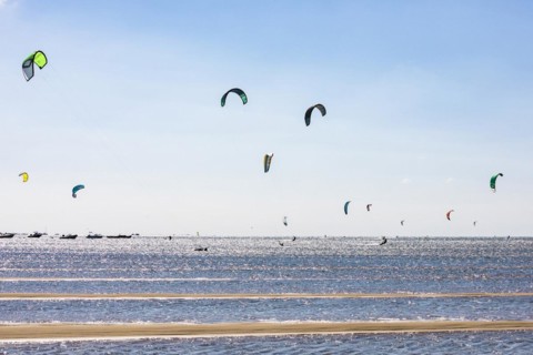 Group of kitesurfers kitesurfing in the Bay of Arcachon