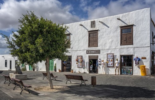 Sunday market and old town of Teguise