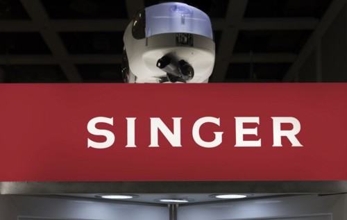 Singer logo and steam vacuum cleaner
