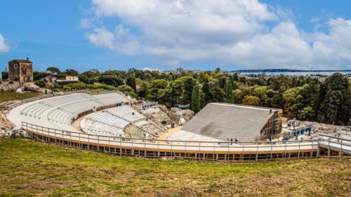 Teatro Greco with 15