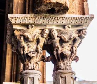 Cloister with 228 differently designed double columns