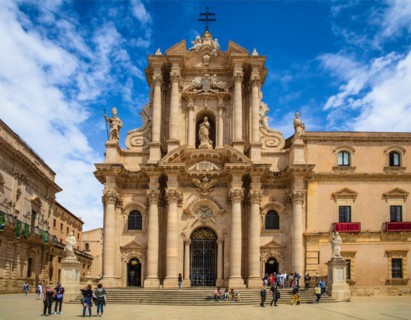 Cathedral of Santa Maria delle Colonne incorporates an ancient Ahtene temple