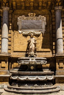Crossroads Quattro Canti with symmetrical facades and fountains