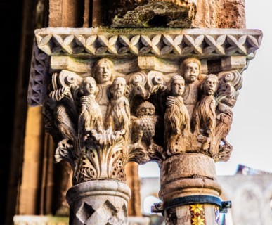 Cloister with 228 differently designed double columns