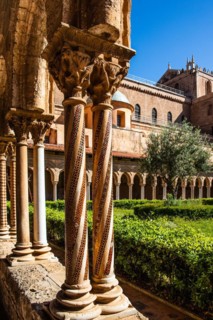 Cloister with 228 differently designed double columns