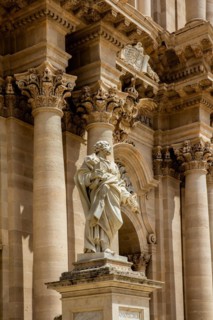Statue of the Apostle