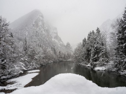 View from the Enns bridge into the winter landscape at the Gesaeuse entrance
