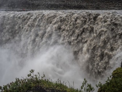 Spray from the water masses