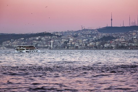 Ferry crossing the Bosphorus at dusk to Ueskuedar