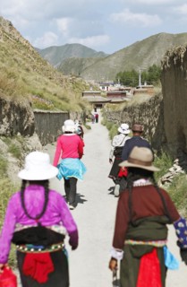 Tibetan pilgrims on the Kora