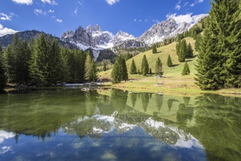 Almsee with reflection of the mountains