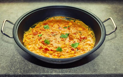 The Indian chicken curry offers lean chicken meat