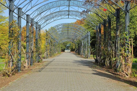 Arcade in Roseninsel with view of sculpture and monument