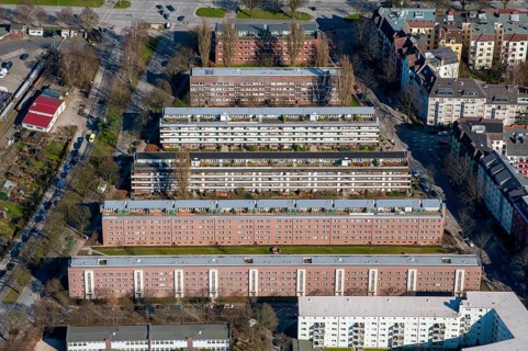 Aerial view of the Wiesendamm row buildings. The terraced housing was built between 1928 and 1931. It was an experimental settlement of the Reichsforschungsgesellschaft fuer Wirtschaftlichkeit im Bauw...