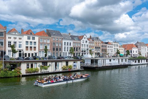 Cityscape with houseboats at Londensekaai