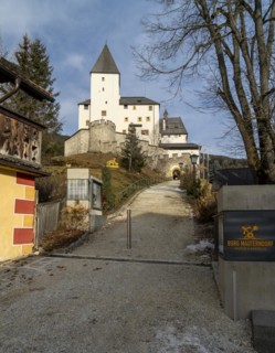 Way to the castle