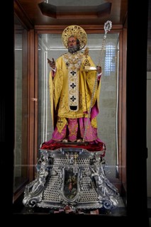 Statue of Saint Nicholas in the left aisle of the Basilica