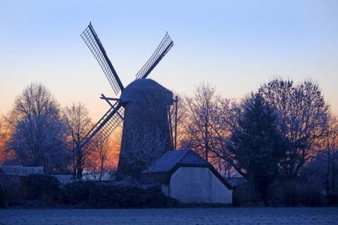 Dueffellandschaft with the windmill in Mehr at sunrise