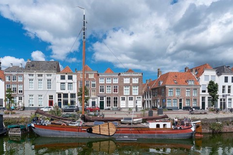 Townscape with traditional flat-bottomed sailing boat at Bierkaai