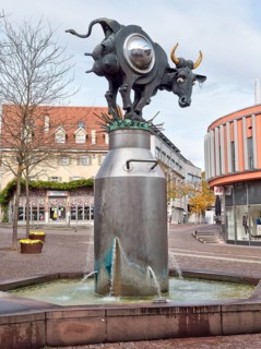 The large sculpture Kuhriosum