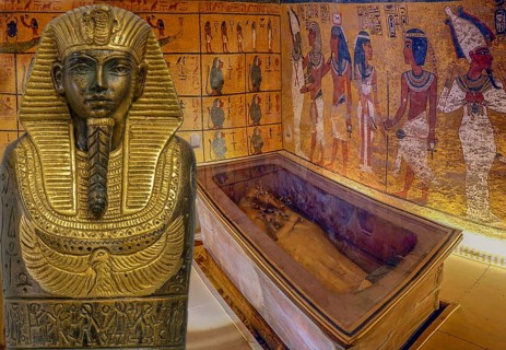 Egypt burial chamber with statue Tutankhamun