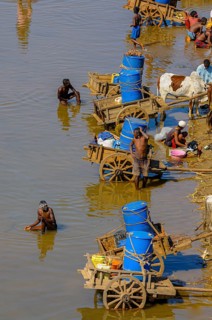 Locals getting water from the Mandrare river