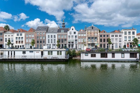 Cityscape with houseboats at Londensekaai