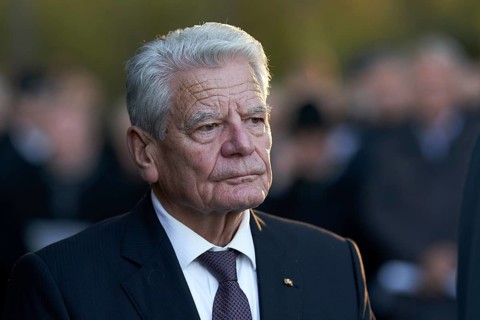 Former Federal President Joachim Gauck speaks at a commemoration ceremony for Remembrance Day at the military cemetery in Sinzig