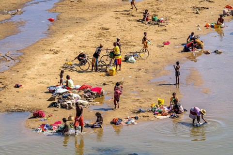 Local people washing their clothes on the Mandrare river