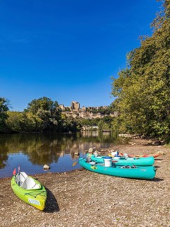 Canoes on the banks of the Dordogne and the Chateau de Beynac