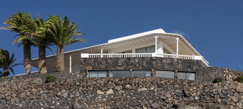 Luxury villas on the harbour promenade of Puerto Calero