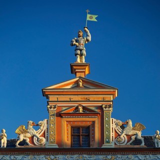 Statue of a Landsknecht on the Haus zum Breiten Herd