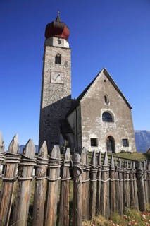 Church of St. Nicholas near Mittelberg in front of the Schlern massif