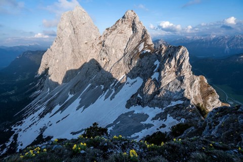 Rocky peaks Rote Flueh and Gimpel in the evening light