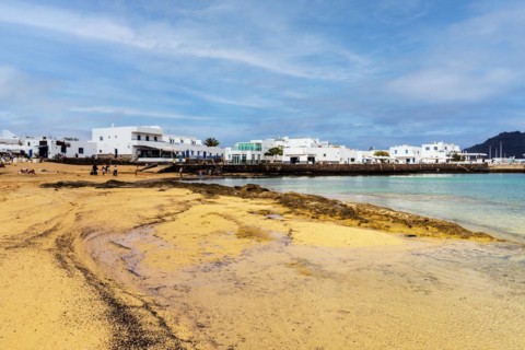 Beach and white architecture in Caleta del Sebo