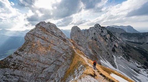 Mountaineer on the ridge between Rote Flueh and Schartschrofen