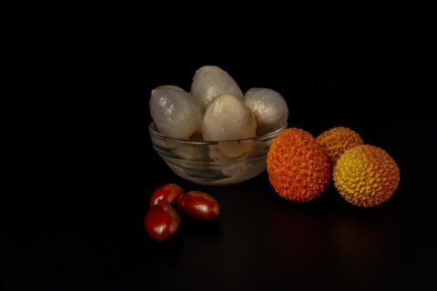 Whole fresh lychees