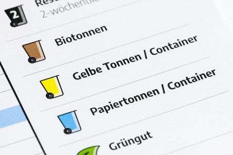 Annual calendar for waste disposal