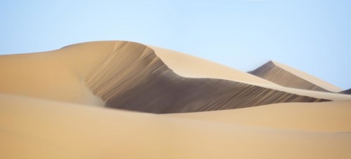Beeindruckender Panoramablick auf die Wueste Sahara im Sueden Marokkos. Merzouga