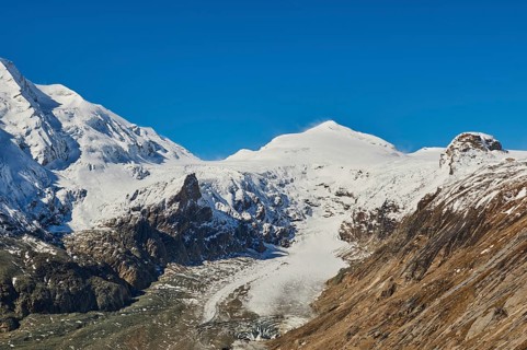 View from Kaiser-Franz-Josefs-Hoehe on a sunny day
