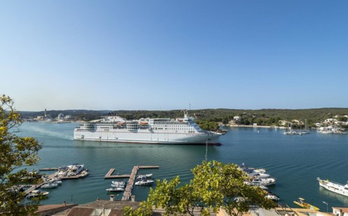 Boats and ferries at Mahon Harbour