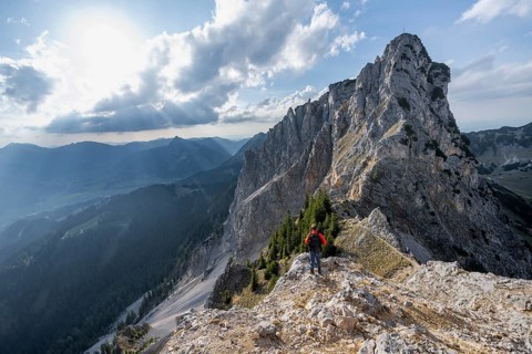 Climbers on the ridge between Rote Flueh and Schartschrofen
