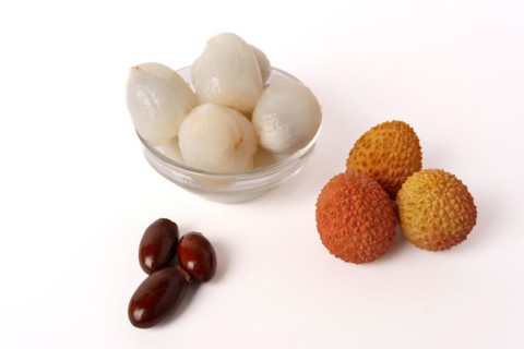 Whole fresh lychees