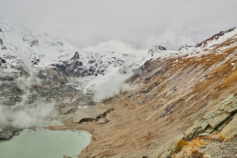 Clouds lying in the valley at Pasterze Hochalpengletscher