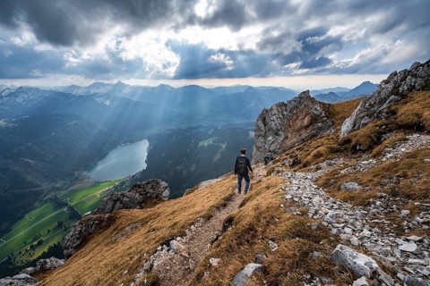Mountaineer on the ridge between Rote Flueh and Schartschrofen